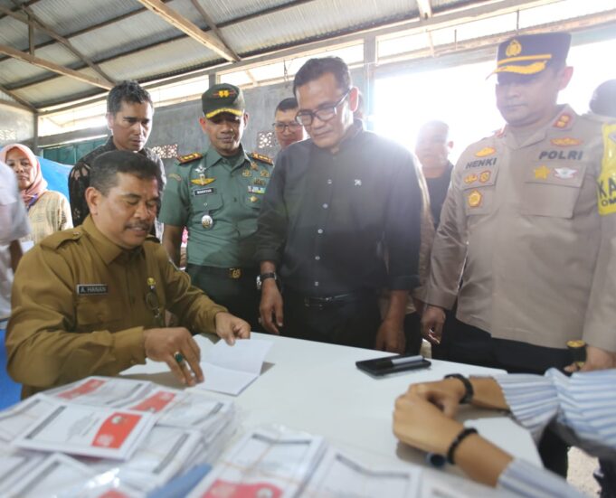 Pj Wali Kota dan Forkopimda Lhokseumawe Tinjau Penyortiran dan Pelipatan Surat Suara