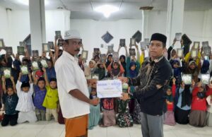 Karang Taruna Aceh Jaya Serahkan Al- Qur’an Untuk LP Kelas III Calang