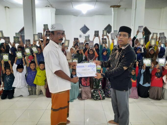 Karang Taruna Aceh Jaya Serahkan Al- Qur’an Untuk LP Kelas III Calang