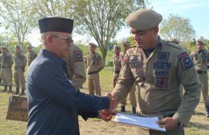 Pj Bupati Aceh Jaya Serahkan SK THL Personil Satpol PP dan WH