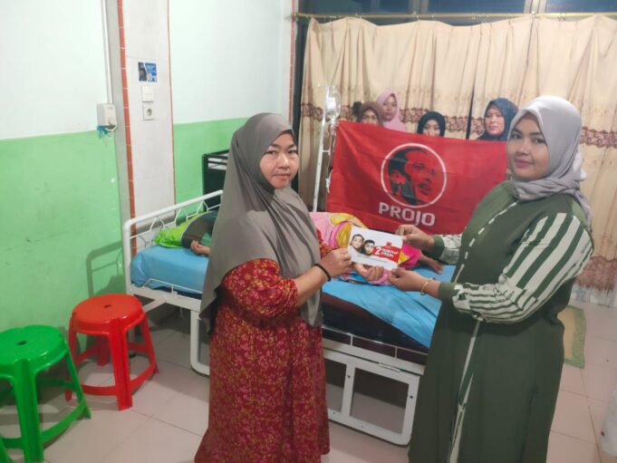 Projo Aceh Utara Sambangi Pasien Rawat Inap Rumah Sakit