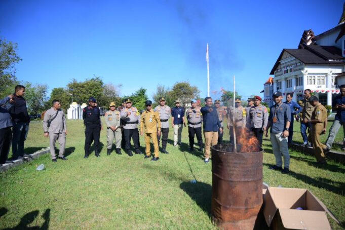 Murtala lakukan Pemusnahan Surat Suara Rusak dan Lepas Armada Distribusi Logistik Pemilu 2024