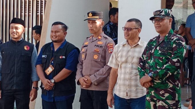 Polsek Tanah Luas Berikan Pengamanan Pada Rapat Pleno Perhitungan Suara Kecamatan