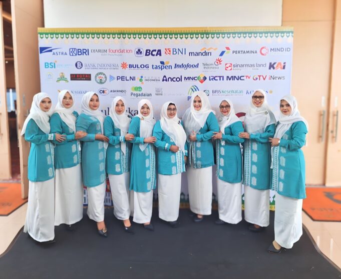 Kenakan Batik Khas Aceh Besar, Grup Paduan Suara IKWI Aceh Tampil di Pentas HPN