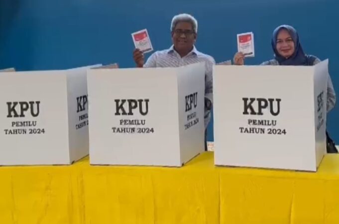 Berikan Hak Pilih, Pj Bupati Aceh Utara Nyoblos di TPS 001 Kuta Lhoksukon