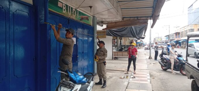 Diduga Jual Makanan di Siang Hari Pada Bulan Ramadhan, Satpol PP Segel Toko Budi di Lhokseumawe