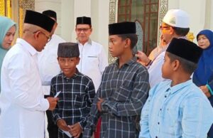 Peringati Nuzulul Qur’an, Pj Bupati Aceh Jaya Santuni Anak Yatim