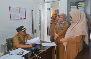 Hari Pertama Kerja Paska Lebaran, Pj Bupati dan Sekda Aceh Jaya Silaturrahmi dengan ASN