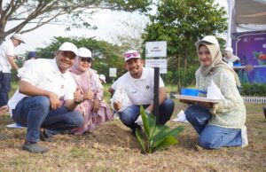Peringati HUT PT Pupuk Indonesia Ke-12, PT PIM Laksanakan Penanaman 750 Pohon