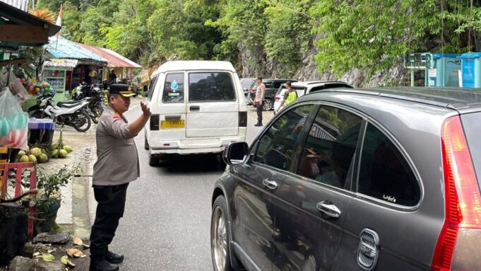 Kapolres Aceh Jaya Turun Langsung Atur Lalu Lintas