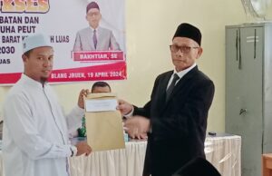 Pelantikan Tuha Peut Gampong Cot Barat, Ini Harapan Plt Camat Tanah Luas