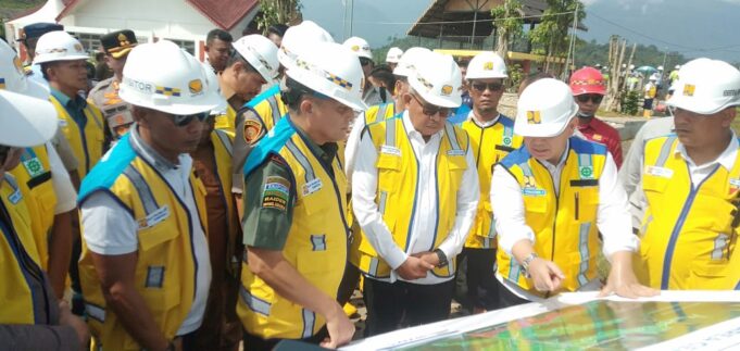 Mahyuzar Damping Pj Gubernur Aceh Tinjau Progres Pembangunan Bendungan Keureutoe