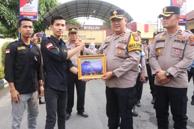 Komunitas 234 Bersama RNR Kota Binjai Beri Piagam Perhargaan Kepada Polres