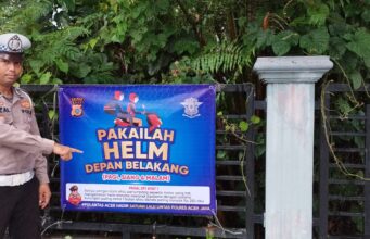 Satlantas Polres Aceh Jaya Pasang Spanduk Himbauan Keselamatan Berkendara