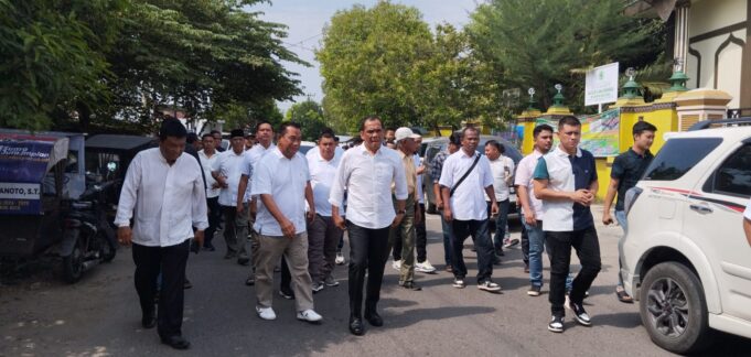 Zainuddin Purba SH Bacalon Walikota Binjai Kembalikan Berkas Pendaftaran ke Kantor Nasdem