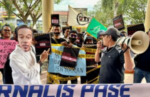 Tolak Revisi RUU Penyiaran, Jurnalis Pase Grudhuk Kantor DPRK Lhokseumawe