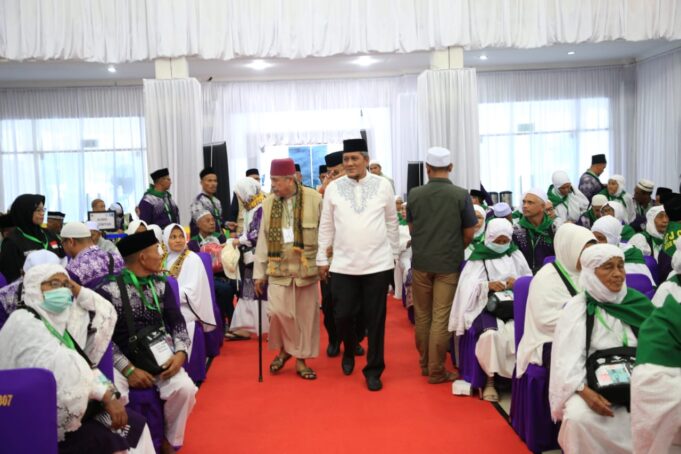 Dilepas oleh Pj Sekda, 337 Calhaj Aceh Utara Bertolak ke Tanah Suci