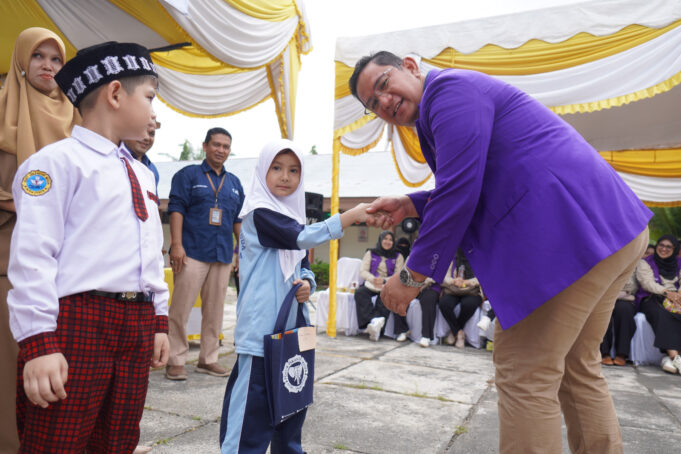 Peringati World Oral Health Day, PDGI dan PT PIM Edukasi Siswa Belajar Cara Sikat Gigi