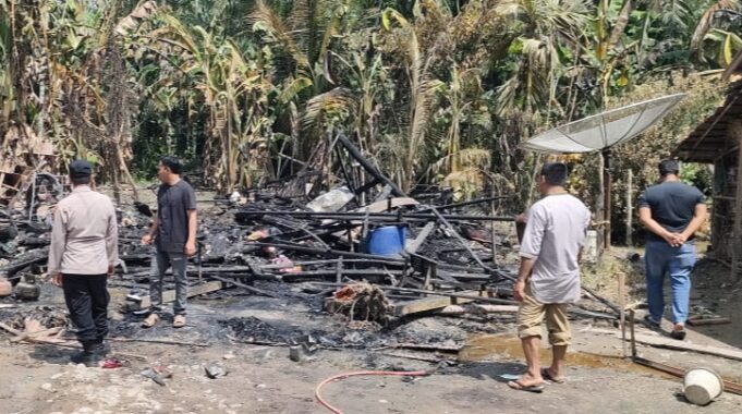 Akibat Selang Gas Bocor, Rumah Muslem di Lhoksukon Musnah Terbakar