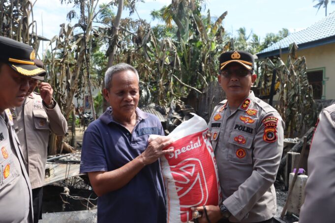 Kapolres Aceh Utara Salurkan Bantuan Untuk Korban Kebakaran di Matang Bayu