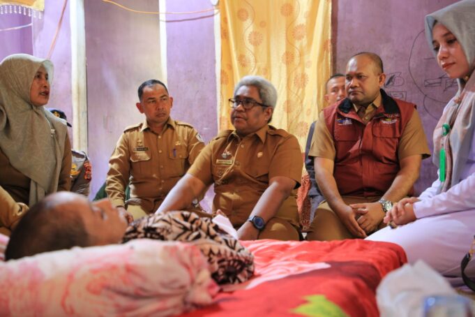 Pj. Bupati Aceh Utara Kunjungi Anak Penderita Stunting di Gampong Cot Patisah