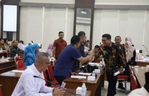 Pj Wali Kota Lhokseumawe Usulkan Penguatan Regulasi Lingkungan dalam RDPU Rancangan Qanun TJSLP