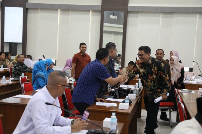 Pj Wali Kota Lhokseumawe Usulkan Penguatan Regulasi Lingkungan dalam RDPU Rancangan Qanun TJSLP