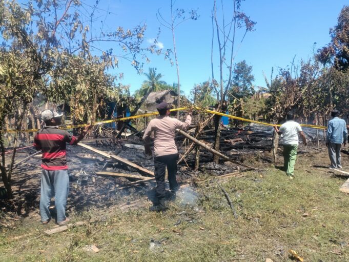 Rumah Berkontruksi Kayu di Gampong Lueng Baroe Kecamatan Lapang Ludes Terbakar