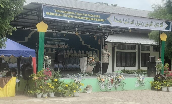 Peringatan Maulid Nabi di SMA 3 Putra Bangsa, Ustad Fajri: Tantangan Digitalisasi bagi Generasi Muda
