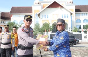 Pj Bupati dan Kapolres Aceh Utara Serahkan 1.397 Anggota Satlinmas untuk Pengamanan Pilkada 2024