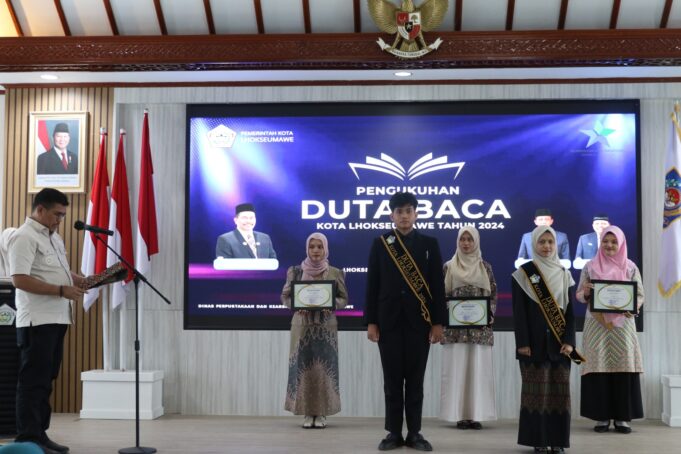 Pj Wali A. Hanan Kukuhkan Tuhfatul Athal Sebagai Duta Baca Lhokseumawe 2024