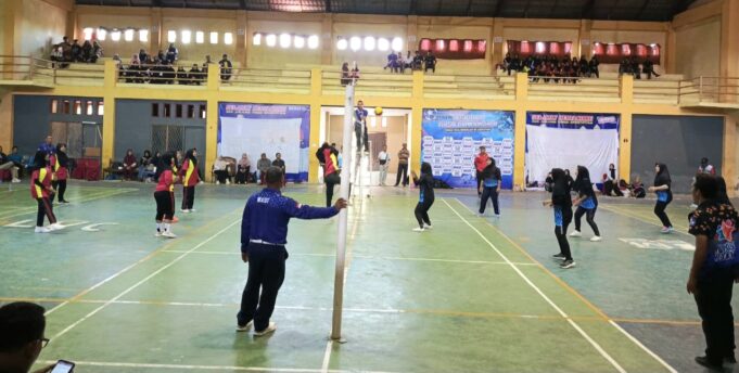 Tim SMK Tundukkan Tim SMA Wilayah Barat di Laga Perdana Kejuaraan Voli Bupati Aceh Utara Cup 2024