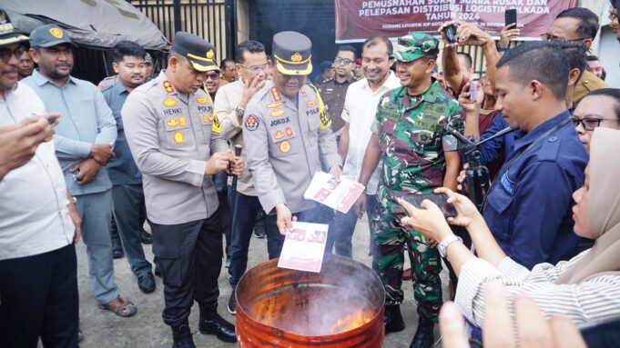 Forkopimda Lhokseumawe Musnahkan Surat Suara Jelang Pemilu 2024