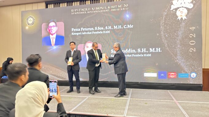 Ketua DPD Ikadin Aceh Raih Penghargaan Sebagai Advokat Pembela HAM