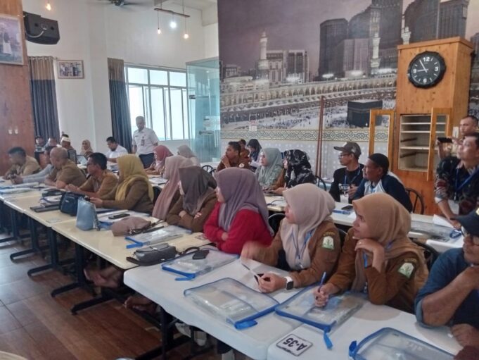 Pj Bupati Mahyuzar Resmi Buka Sekolah Lapang Iklim Operasional di Syamtalira Aron