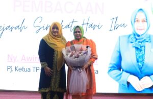 Romantisme Bapak-Bapak Warnai Peringatan Hari Ibu ke-96 di Aceh Utara