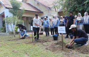 Pj Wali Kota Lhokseumawe Tanam Tanaman Khas Aceh untuk Pelestarian Flora Lokal