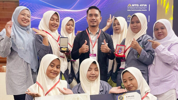 Hebat! Tim Riset MAN 1 Madina Sabet Medali Emas di Malaysia Technology Expo 2025