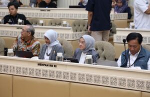 Raker dengan Komisi II DPR RI, Menteri PANRB: Target Kinerja dan Pelayanan Publik Tetap Optimal Pasca-Efisiensi Anggaran