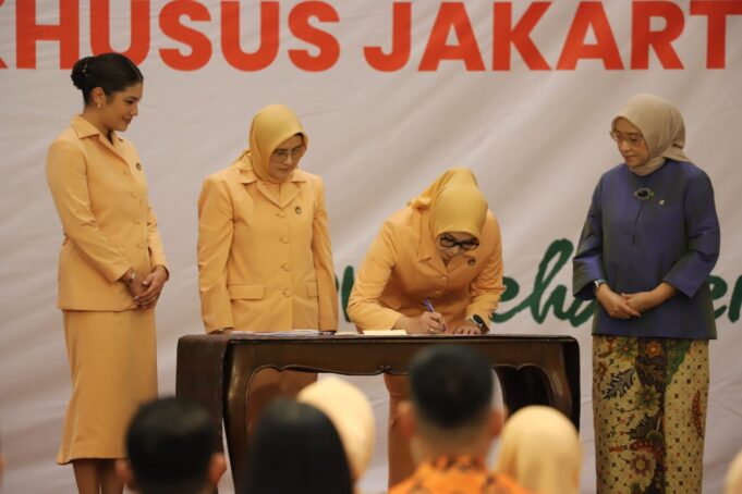 Kukuhkan Ketua Umum DWP, Menteri PANRB Selipkan Pesan Penguatan Kontribusi Perempuan