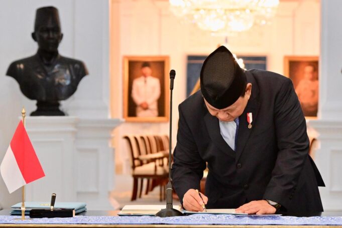 Presiden Prabowo Tandatangani Tiga Produk Hukum Strategis Investasi Nasional