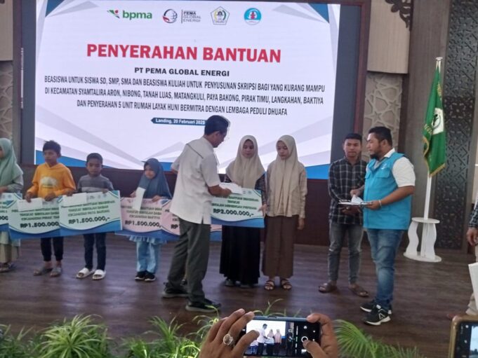 PT Pema Global Energi Salurkan Bantuan Beasiswa dan Rumah Layak Huni