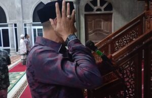 Suara Menggetarkan dan Merdu di Waktu Isya, Jemaah Terkejut Saat Mengetahui Sosok Muazzin