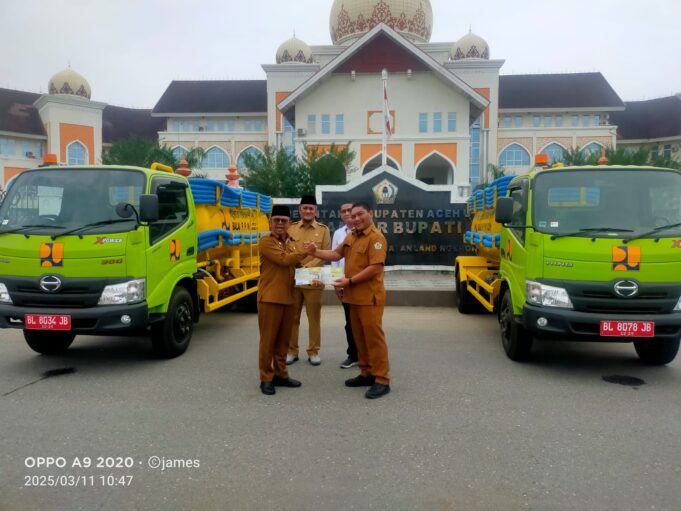 Pemkab Aceh Utara Terima 2 Unit Mobil Tangki dan 1.177 Septik Tank Senilai Rp30 Miliar