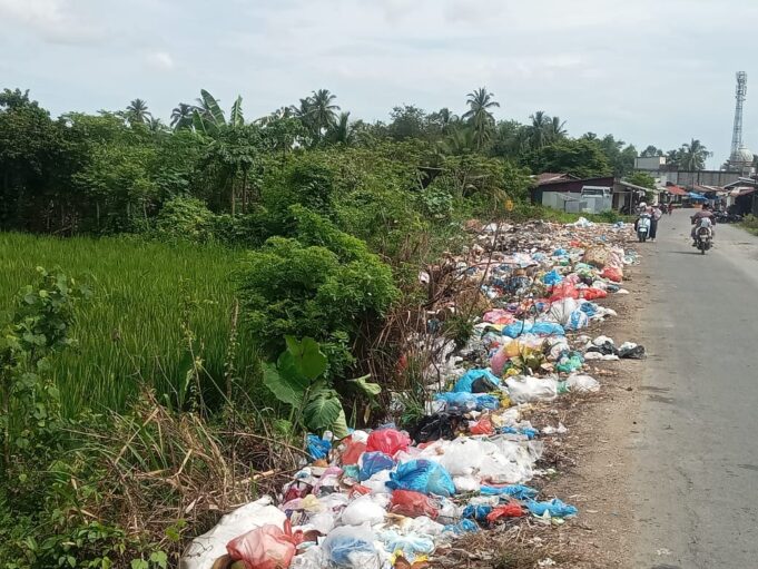 Sampah Menumpuk di Aceh Utara, Warga Keluhkan Kinerja DLHK yang Dinilai Tak Maksimal