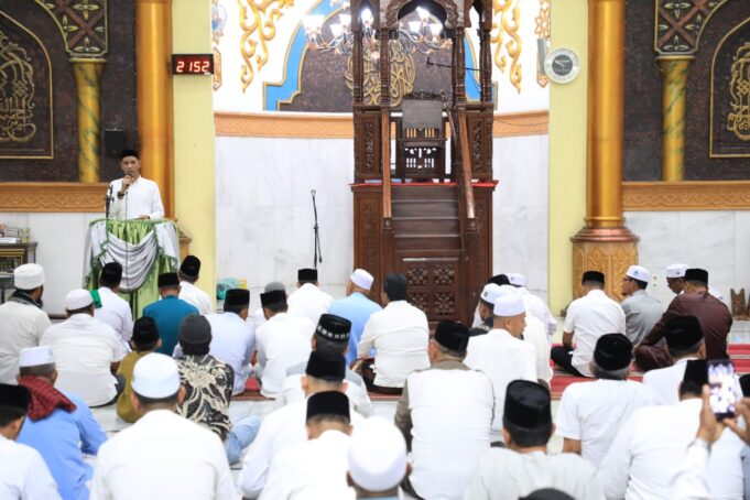 Peringati Malam Nuzulul Qur’an, Bupati Ayahwa Buka Puasa Bersama Masyarakat di Masjid Baiturrahim