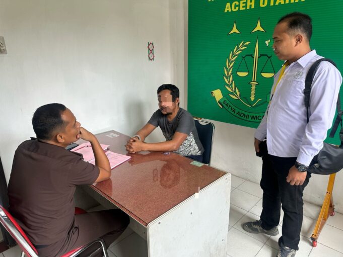 Polres Lhokseumawe Serahkan Tersangka Kasus Eksploitasi Minyak Ilegal ke Kejari Aceh Utara