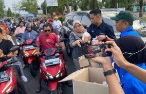 Melalui Program Cahaya Ramadhan, Ratusan Takjil Dibagikan Bank Aceh dan PWI