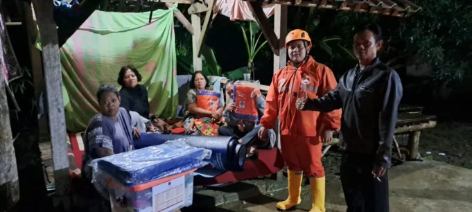 Tanggul Sungai Cinangka Jebol, 156 Rumah di Purwakarta Terendam Banjir