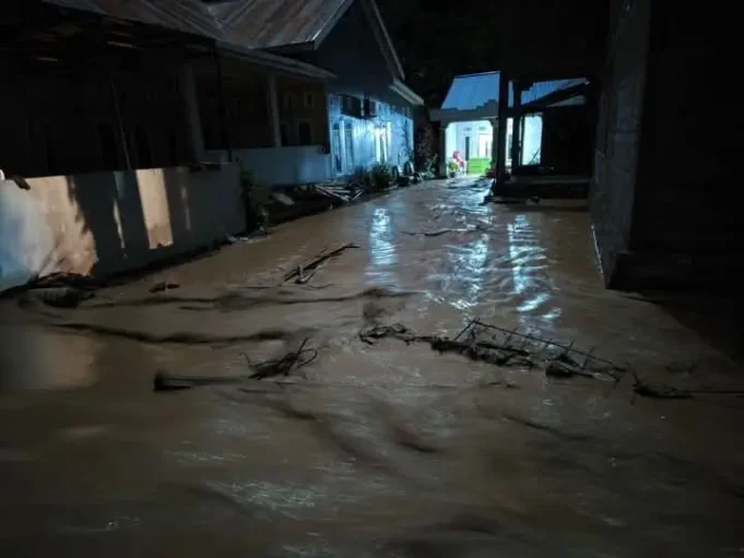Bencana Hidrometeorologi Landa Sejumlah Wilayah, BNPB Imbau Masyarakat Tingkatkan Kesiapsiagaan